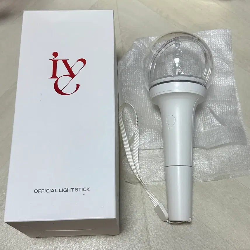 [BUNJANG] IVE Official Lightstick 'IVE Bong' Version 1 / 아이브 응원봉 아이해봉 양도