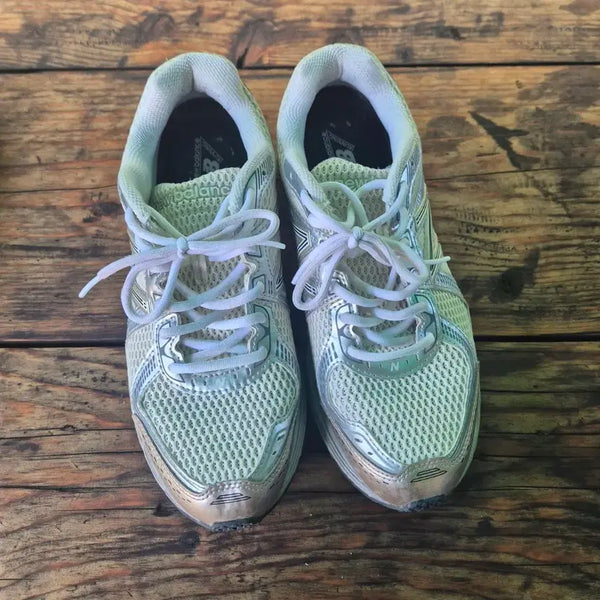 [BUNJANG] New Balance 860v2 Sea Salt Gold Metallic (US 9.5) / 뉴발란스 275 (860v2 씨 솔트 골드 메탈릭)