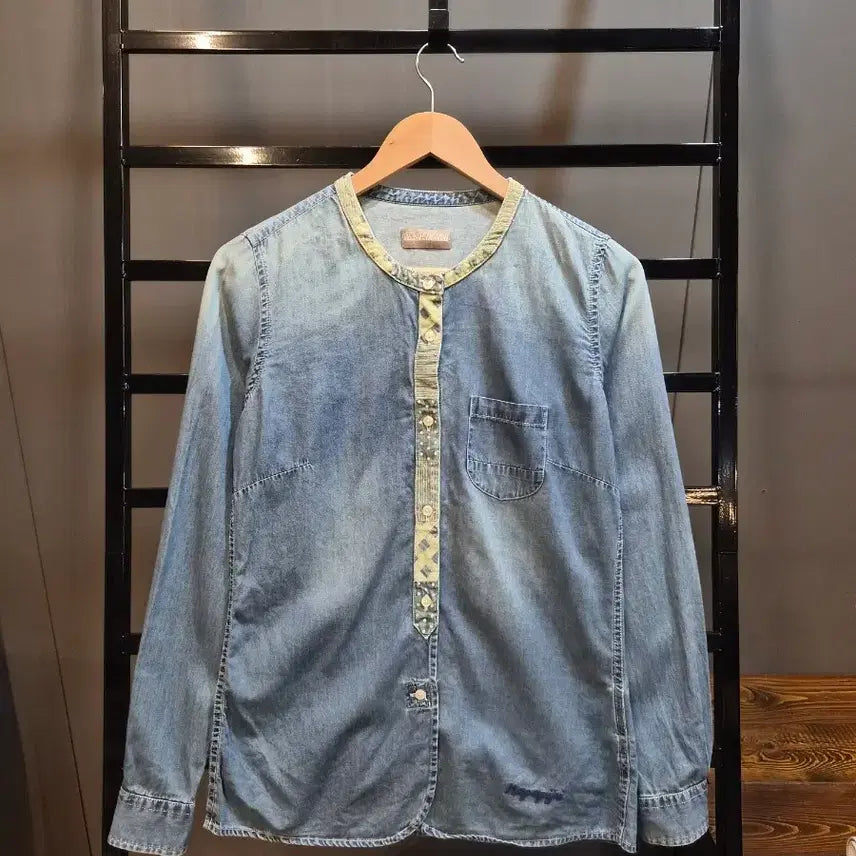 [BUNJANG] NAPAPIJRI Washed Denim Henley Neck Shirt Blouse XS / [XS] 나파피리 NAPAPIJRI 워싱 데님 헨리넥 셔츠 블라우스 4.5
