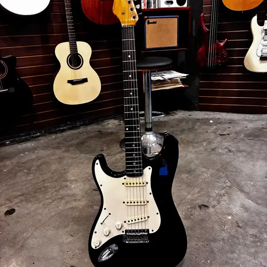 [BUNJANG] Vesta Tradition Series Electric Guitar (Left-Handed) / [전국택배가능] Vesta 트레디션 시리즈 일렉기타 왼손!!