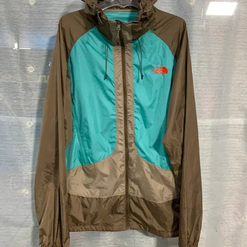 [BUNJANG] The North Face Windbreaker Jacket Blue/Khaki Size 110 / 노스페이스 바람막이 블루/카키110