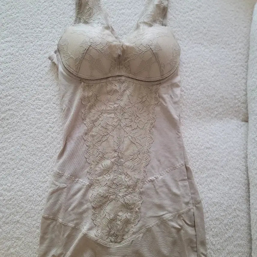 [BUNJANG] Skin-Tone Slip with Bra Cups / 언더웨어