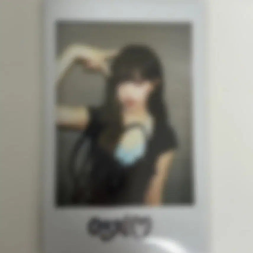 [BUNJANG] tripleS Yeonji Signed Polaroid Photocard / 트리플에스 연지 싸인폴라 싸폴 판매