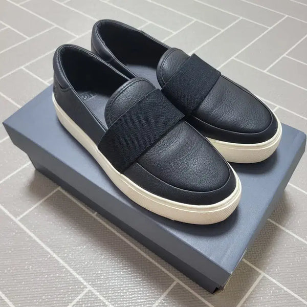 [BUNJANG] UGG Leather Chase Platform Slip-On Sneakers / UGG 어그 레더 체이즈  플랫폼 슬립온 스니커즈 240