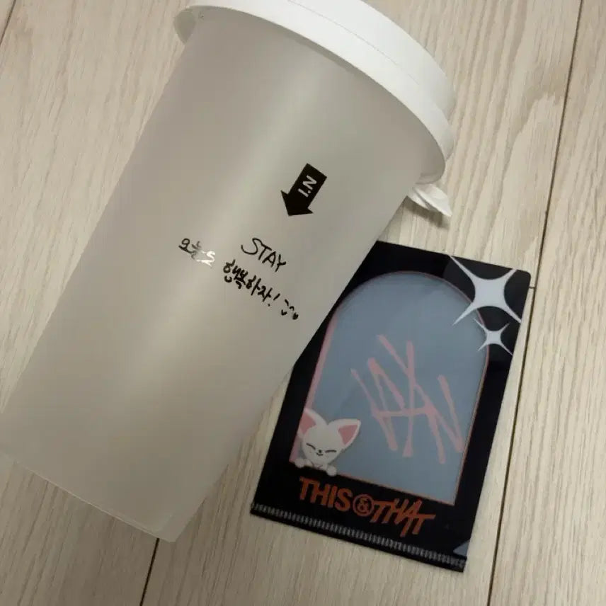 [BUNJANG] Stray Kids SKZ THIS MAN POP-UP Reusable Cup & Holder I.N Foxy Set / 스트레이키즈 스키즈 디스앤댓 팝업 입장 특전 리유저블 컵 포카 홀더 아이엔 폭시니 세트