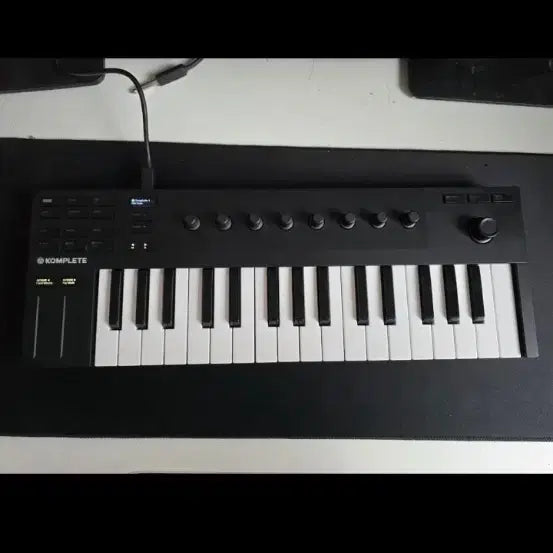 [BUNJANG] NI Komplete Kontrol M32 MIDI Keyboard Controller / Komplete Kontrol M32 미디건반키보드 팝니다.