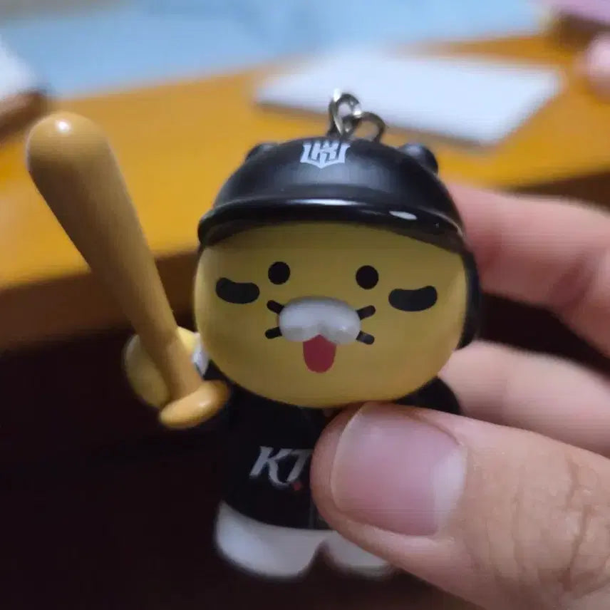 [BUNJANG] KT Wiz Chunsik Figure Keyring / 케이티위즈 KT 위즈 야구 카카오프렌즈  춘식이피규어 열쇠고리 키링