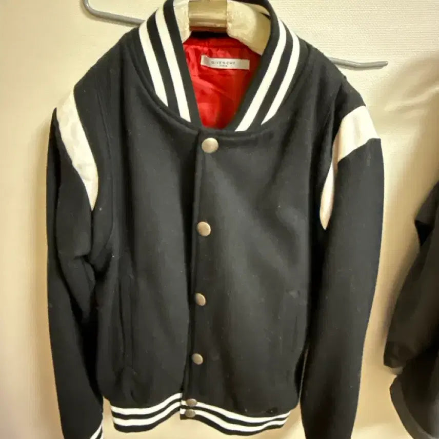 [BUNJANG] Givenchy Stadium Jumper Black White / 지방시 스타디움 점퍼 블랙 화이트