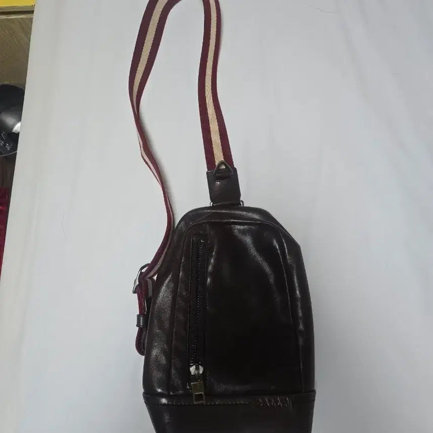 [BUNJANG] Bally Leather Sling Bag Brown / 발리 슬링백 브라운 팝니다