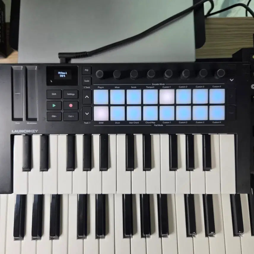 [BUNJANG] Novation Launchkey Mini MK4 25 Keyboard / 노베이션 런치키 미니 MK4 25 Launchkey MK4 Mini 25 풀박 판매