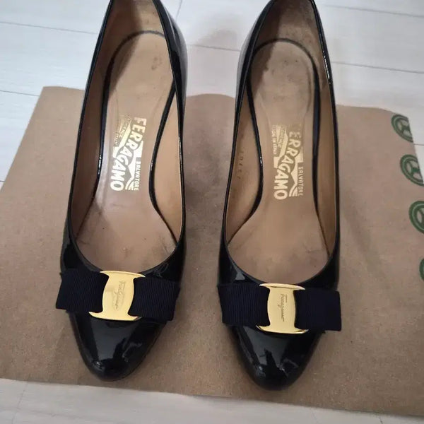 [BUNJANG] Salvatore Ferragamo Vara Pumps / 페라가모 바라 펌프스