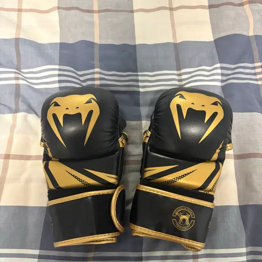 [BUNJANG] Venum Challenger 3.0 Sparring Gloves Black/Gold / 베넘 챌린저 3.0 스파링 글러브(Venum Challenger 3.0 Sparring Gloves) 블랙/골드