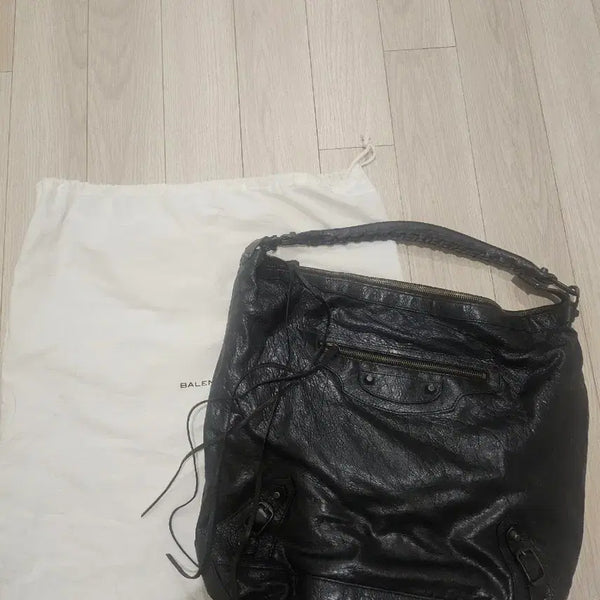 [BUNJANG] Balenciaga Leather Shoulder Bag Black / 발렌시아가 가죽 숄더백 블랙