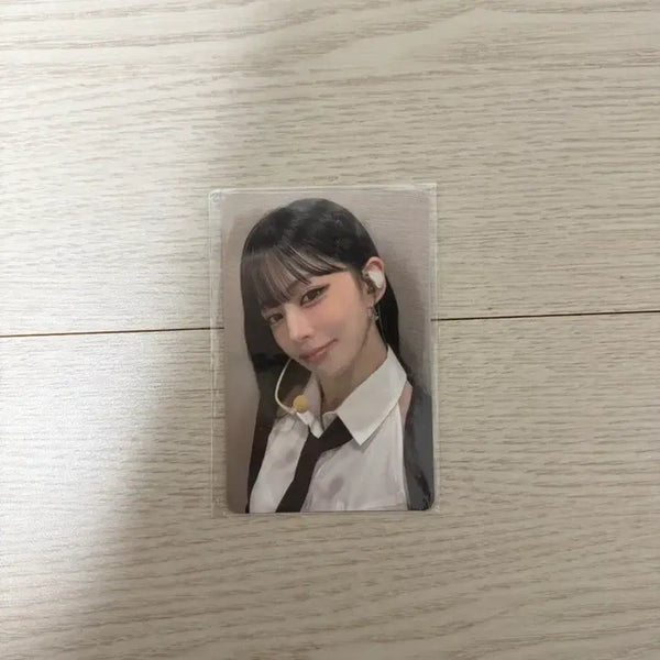 [BUNJANG] fromis_9 Lee Chaeyoung Short Skirt Photocard / 프로미스나인 짧은치마 이채영 포토카드
