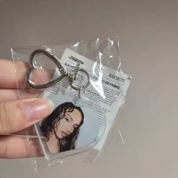 [BUNJANG] NewJeans Danielle Lucky Draw Acrylic Keyring / 캣츠아이 다니엘라 아크릴 키링