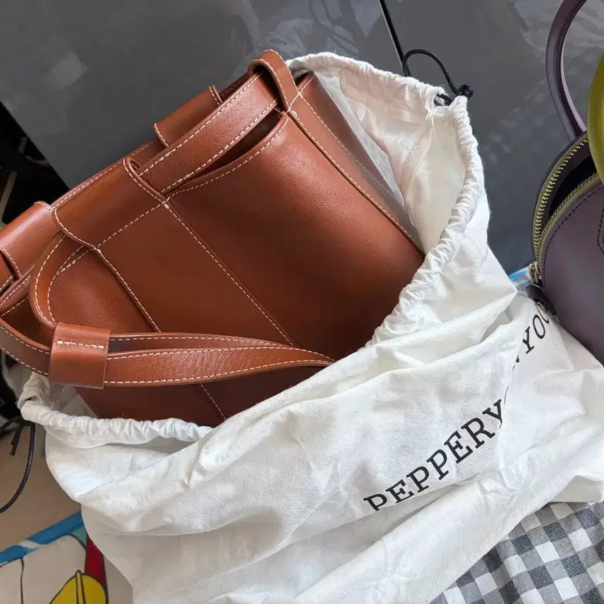[BUNJANG] Pepper YoonYoon Two-Way Leather Backpack Tote Bag / 페퍼윤윤 투웨이 레더 백팩 겸 토드
