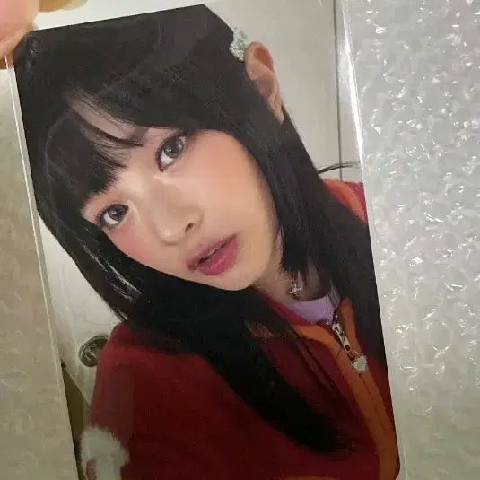 [BUNJANG] NewJeans Hanni 'Palm Hanni' Beaded Pin Photocard / 뉴진스 포카 하니 팜하니 구슬핀 하니