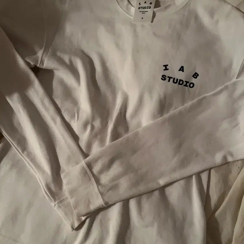 [BUNJANG] IAB STUDIO White Long Sleeve T-shirt / 아이앱 스튜디오 화이트 롱슬리브