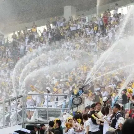 [BUNJANG] NC vs LG Baseball Game Tickets (August 25th) / 8월25일 [Summer holic] LG응원석 레드 2연석 팝니다.