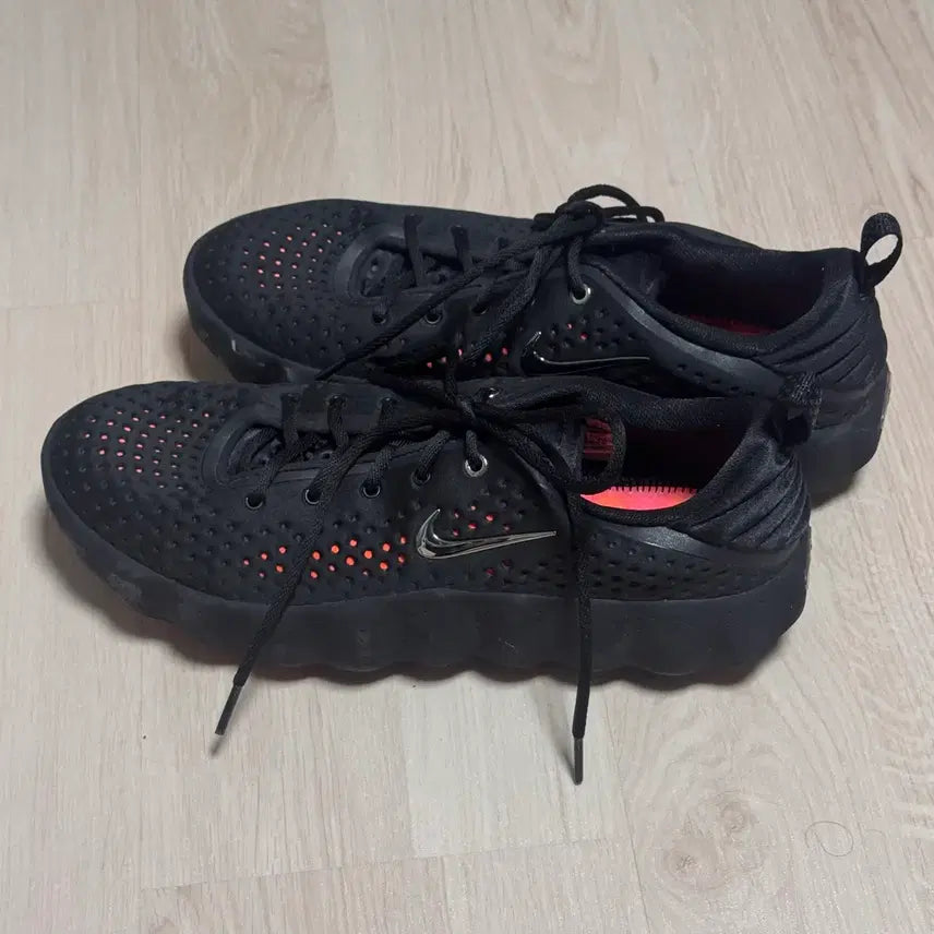 [BUNJANG] Nike Mind 002 Hyper Crimson Black / [285] 나이키 마인드002 블랙 하이퍼크림슨