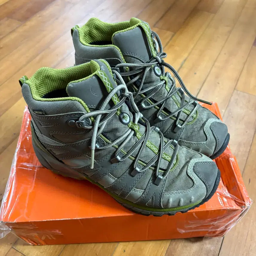 [BUNJANG] Merrell x GORE-TEX Hiking Boots Khaki / 머렐X고어텍스 등산화 카키색