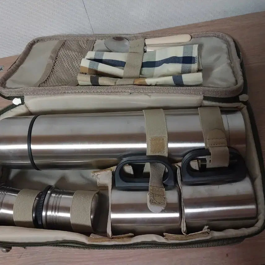 [BUNJANG] Camping Picnic Thermos Set with Cups and Cutlery / 캠핑 피크닉 보온병 세트 컵 수저 포함