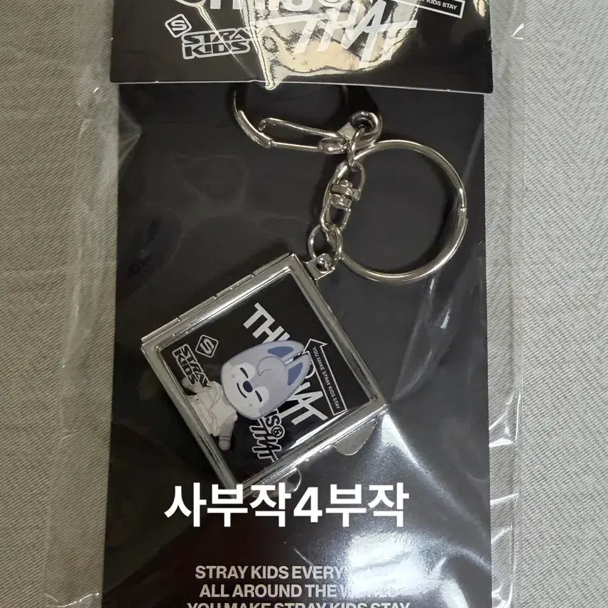 [BUNJANG] Stray Kids SKZOO Wolf Chan Mirror Keyring / 원가)스키즈 디스앤댓 팝업 스키주 거울키링 울프찬 방찬