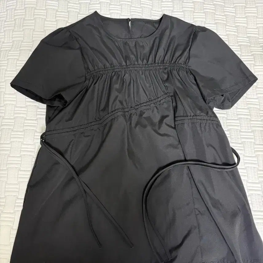 [BUNJANG] Munell Shirring Short-Sleeve Blouse / [미리내로] 블랙 셔링 반팔