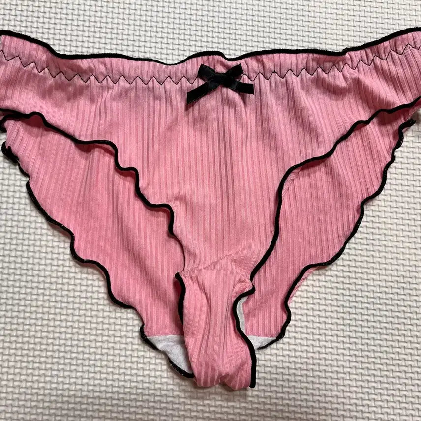 [BUNJANG] Strawberry Milk Frilled Briefs / (중고) 딸기우유 프릴 삼각팬티