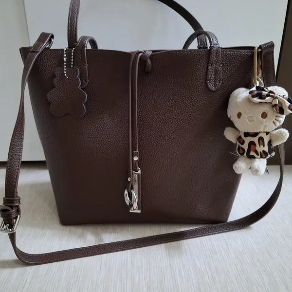 [BUNJANG] Brown Shoulder Bag with Hello Kitty Charm / 브라운 숄더백 (헬로키티 키링)1회착용