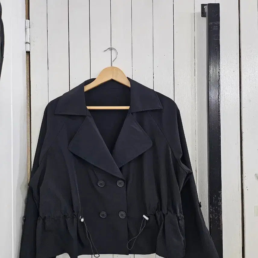 [BUNJANG] Melody Garden Women's Cropped Jacket Black / 새상품 MELODY GARDEN 여성 크롭 재킷 Free 블랙 단추 허리 조임 얇은 긴팔 카라 루즈핏 숏자켓 새제품