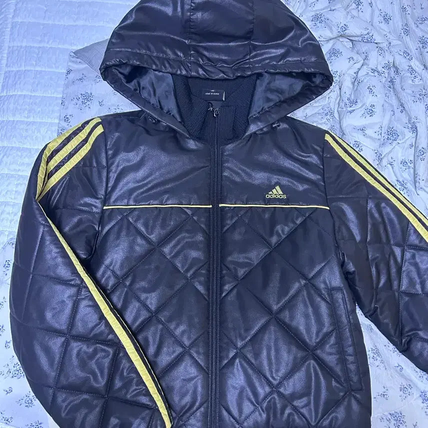 [BUNJANG] Adidas Black and Gold Padded Cropped Jacket / 아디다스 검골 크롭 누빔 패딩 자켓