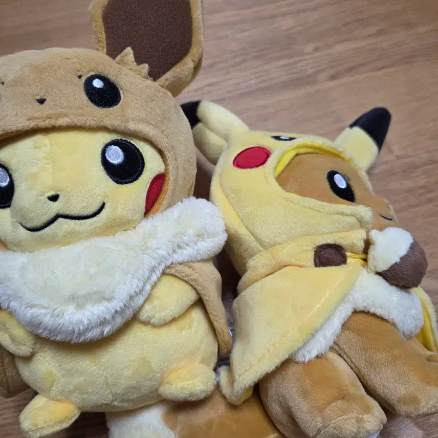 [BUNJANG] Pokemon Eevee & Pikachu Poncho Plush Bundle Set / 일괄 팬오브피카츄 이브이 피카츄 판쵸 인형 이브이 판쵸 인형