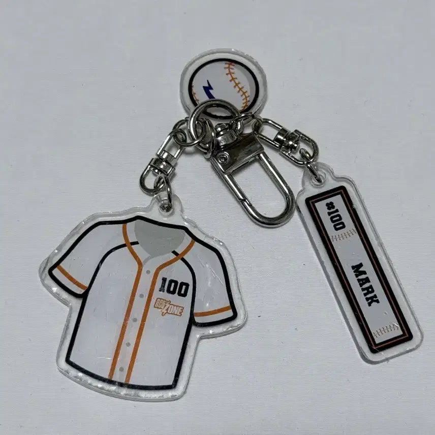 [BUNJANG] NCT Nation Seoul Pop-up MD Baseball Acrylic Keyring & Mark Photocard Set / 엔시티존 성수 팝업 엠디 베이스볼 아크릴 키링 마크 포토 카드 세트