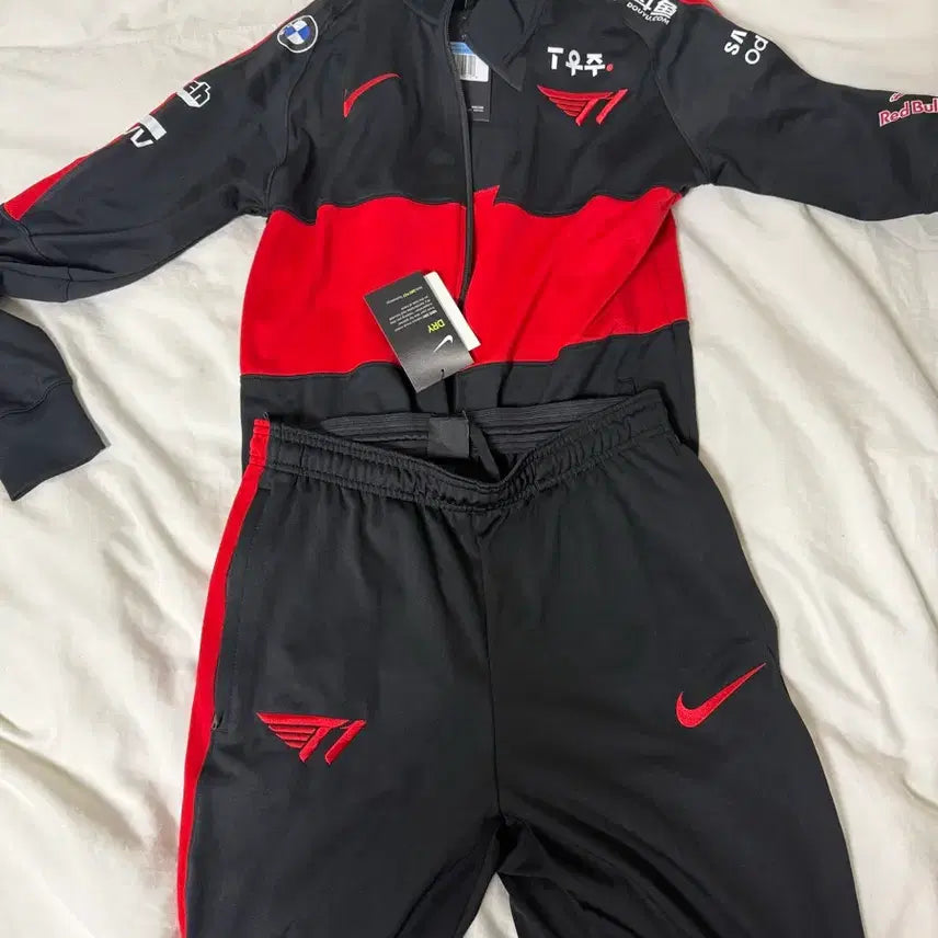 [BUNJANG] T1 2022 Uniform Set (Zip-up Top & Pants) - Medium / 2022 t1 유니폼 상하의 세트 택체 새상품