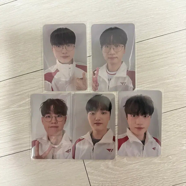 [BUNJANG] T1 Windbreaker Red Photocard Set / T1 티원 바람막이 레드 포카 세트