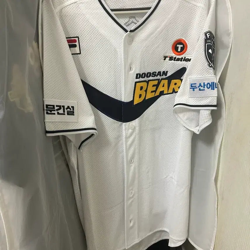 [BUNJANG] Doosan Bears Fila 30th Anniversary Bandal Button Uniform - Jung Soo-bin (2XL) / (판매) 두산 베어스 유니폼 휠라 30주년 반달 단추 유니폼 2XL사이즈 정수빈