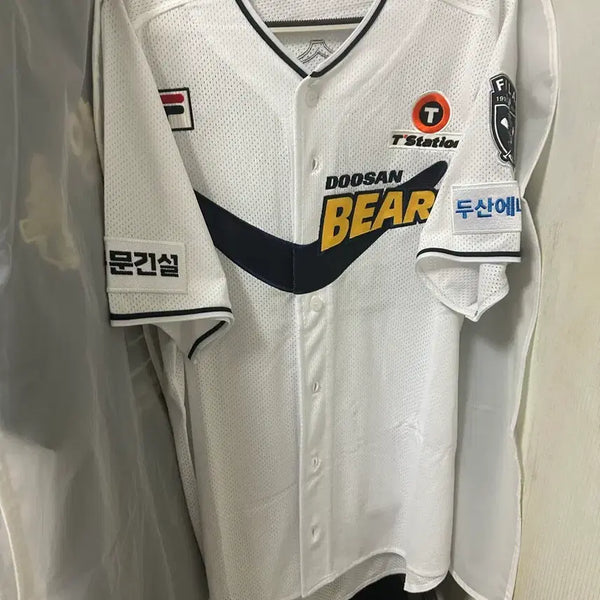 [BUNJANG] Doosan Bears Fila 30th Anniversary Bandal Button Uniform - Jung Soo-bin (2XL) / (판매) 두산 베어스 유니폼 휠라 30주년 반달 단추 유니폼 2XL사이즈 정수빈