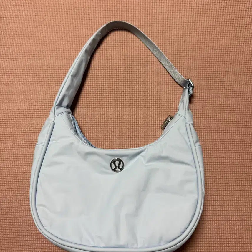 [BUNJANG] Lululemon Shoulder Bag Sky Blue / 룰루레몬 숄더백 스카이 블루