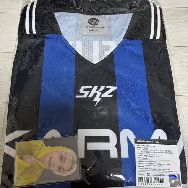 [BUNJANG] Stray Kids Felix Uniform T-Shirt Photocard (Sealed) / 필릭스 유니폼 티셔츠 포카O 미개봉