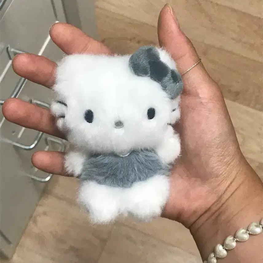 [BUNJANG] Sanrio Kitty Keychain (Black & White) / (새상품 정품) 산리오 흑백 회색 모노톤 키티 키링