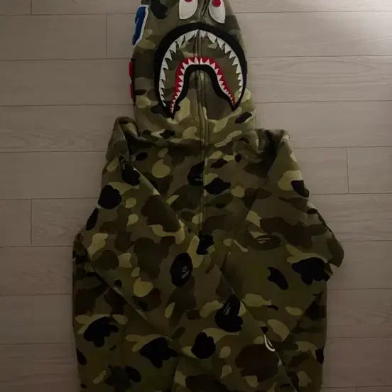 [BUNJANG] BAPE Gradient Camo Shark Full Zip Hoodie / 베이프 그라데이션 카모 샤크 후드집업