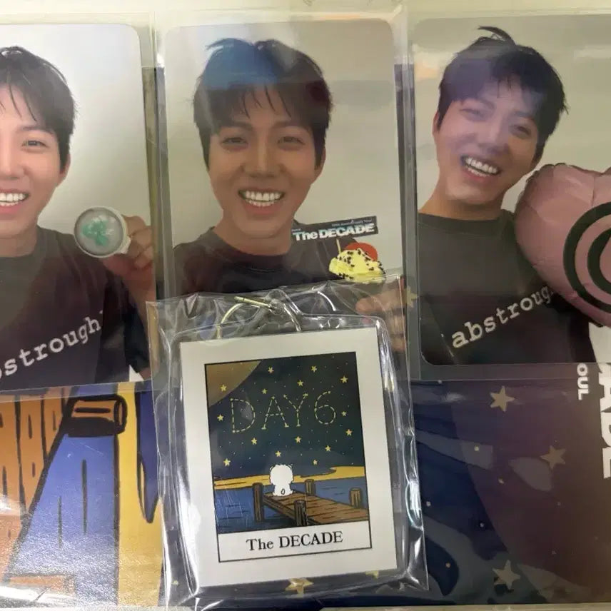 [BUNJANG] DAY6 The Decade Encore Concert First Middle Last Entrance Photocard + Fanclub Gift Keyring Dowoon Bundle Set / 데이식스 더데케이드 앙콘 첫중막입장포카 + 팬클럽기프트 키링 도운 돈 일괄