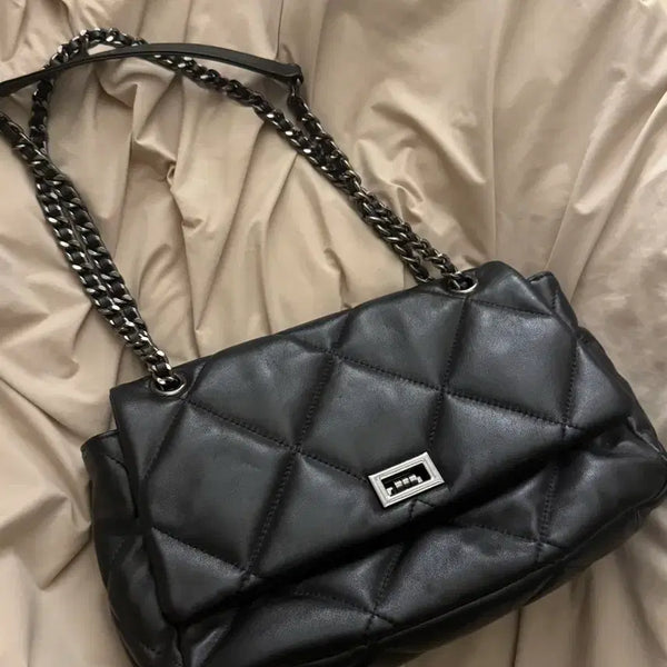 [BUNJANG] Urban Cherry Chain Bag Black / 어반케리 체인백 블랙