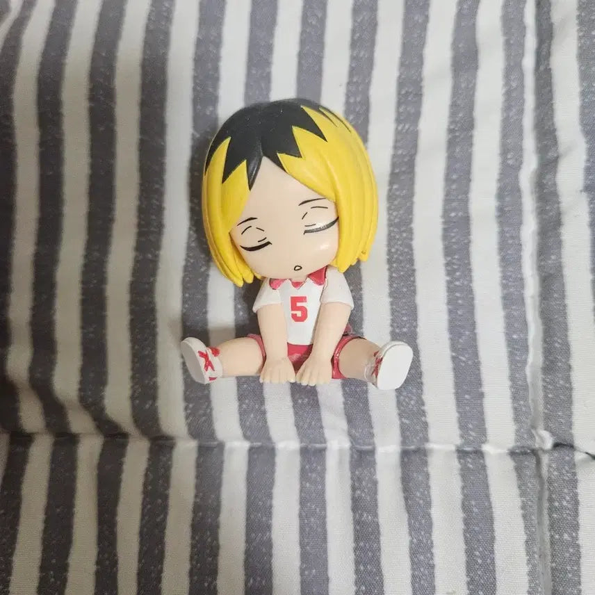[BUNJANG] Haikyu!! Kozume Kenma Shoulder Hug 2nd Edition Second Uniform Figure / 하이큐 코즈메 켄마 어깨쿵 2탄 세컨드 유니폼