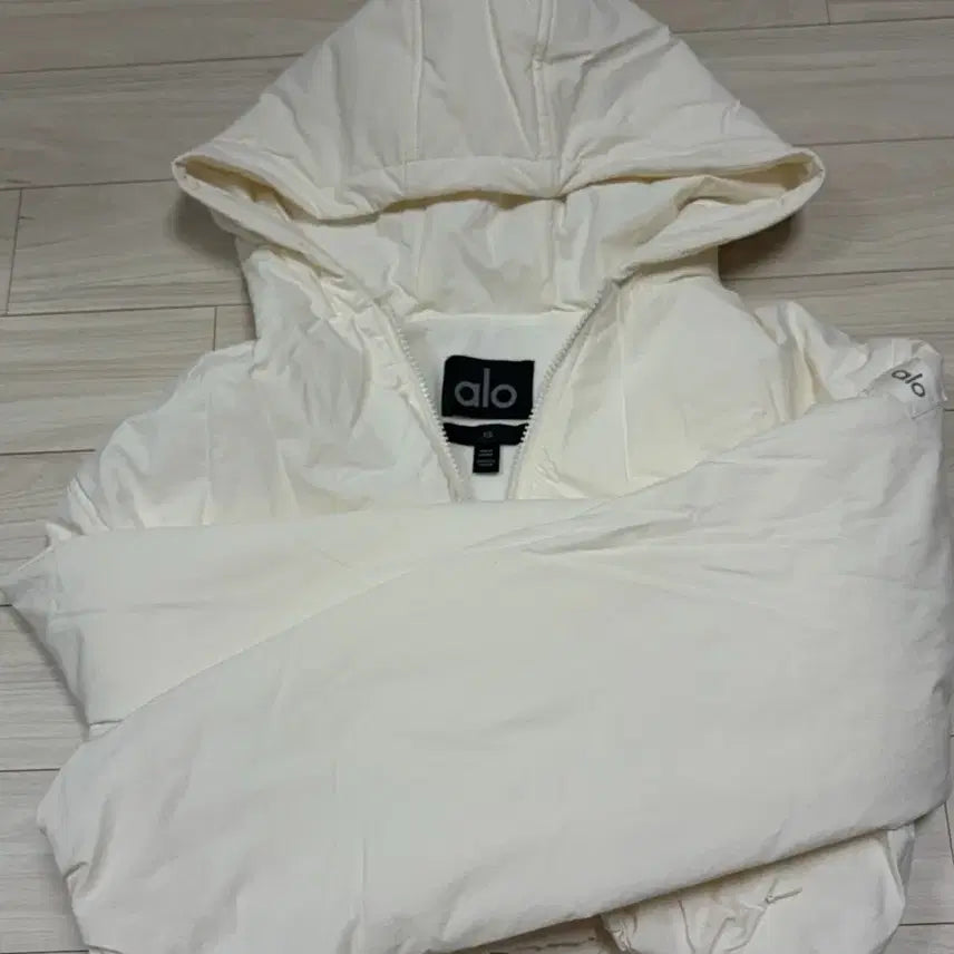 [BUNJANG] Alo Hooded Padded Jacket Ivory XS / 알로 후드 패딩 아이보리xs