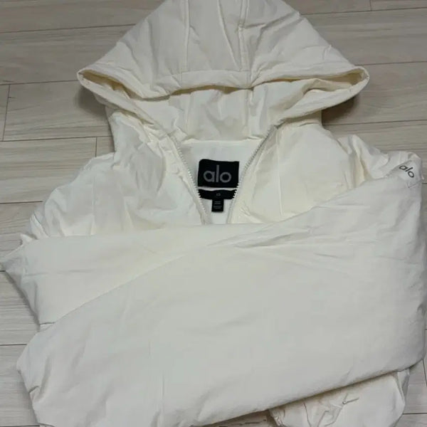 [BUNJANG] Alo Hooded Padded Jacket Ivory XS / 알로 후드 패딩 아이보리xs