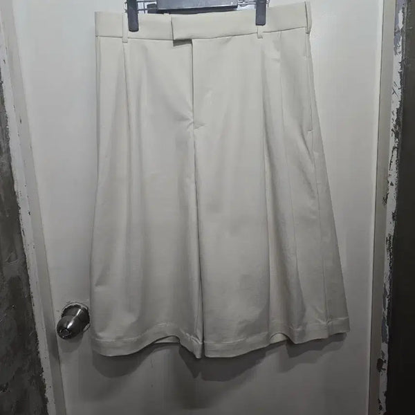 [BUNJANG] Back Triangle Bermuda Pants / (36) 백 트라이앵글 버뮤다 팬츠