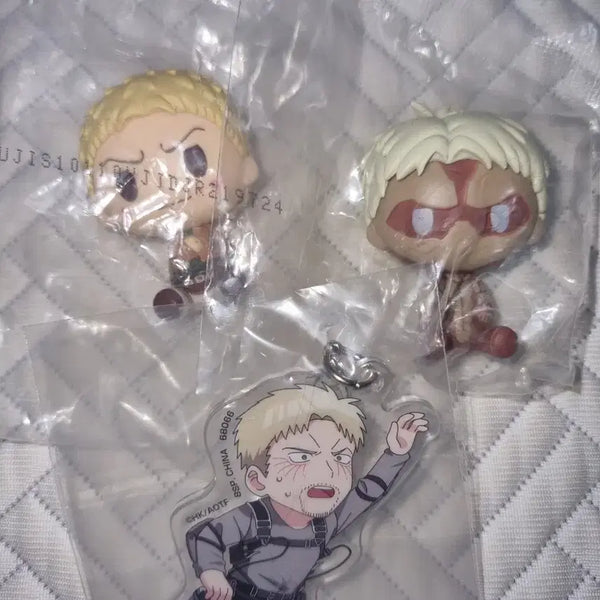 [BUNJANG] Attack on Titan Armored Titan Chokonoko Figure & Acrylic Keyring Set / 진격의거인 굿즈 갑옷거인 초코노코 세트