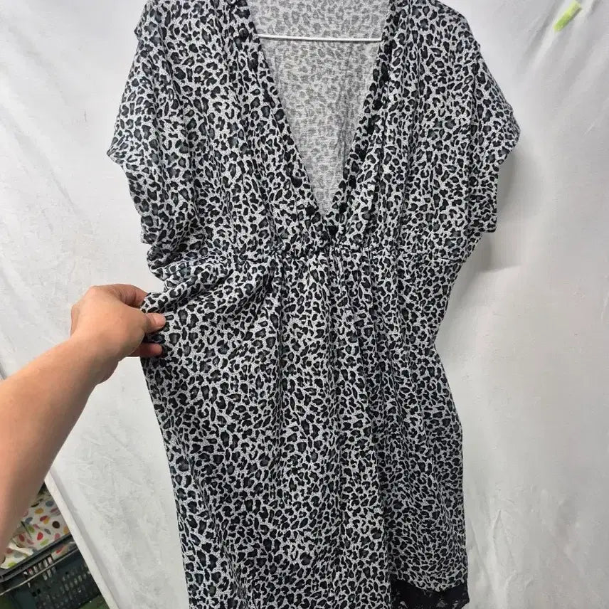 [BUNJANG] Leopard Print V-Neck Dress with Black Lace Trim / 호피 무늬 브이넥 원피스 블랙 레이스77